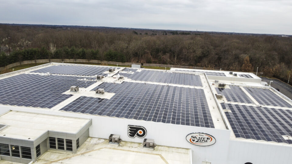 SunPower-completes-1.06MW-installation-with-Comcast-Spectacor